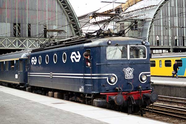NS type 11 Bo-Bo 1135 at Amsterdam Centraal