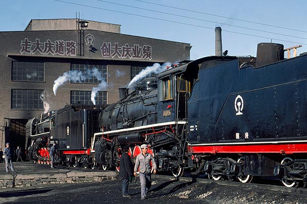 Chinese Railways JF1936 and QJ2851 at Taiyuan North