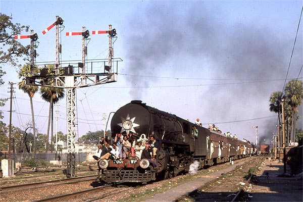 Indian Railways WP class 4-6-2 no.7001 departs from Patna