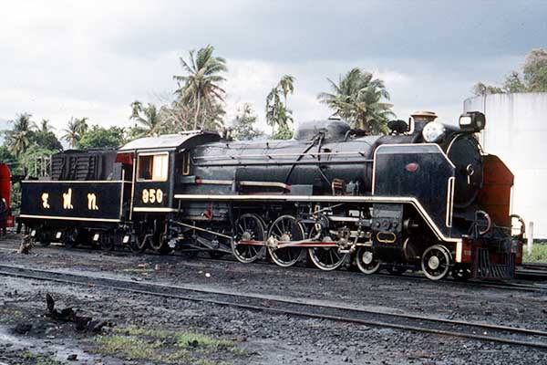 State Railway of Thailand 4-6-2 850 at Thung Song