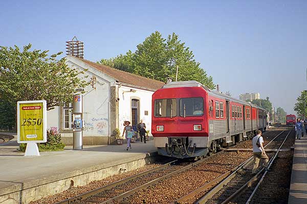 CP metre gauge 9630 railcar at Senhora Hora