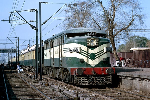 Pakistan Railways Alco ARP20 Diesel Electric 2090 at Khanewal