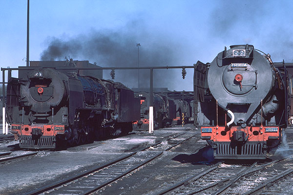 South African Railways Class 25 Condenser 3511 at De Aar