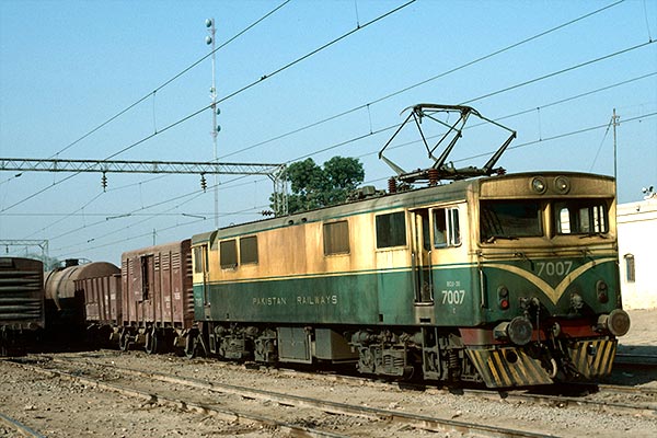 Pakistan Railways BCU30E class no.7007 at Lahore