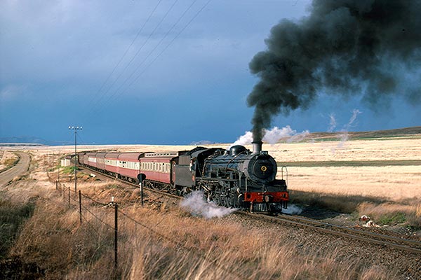 SAR 19D class 4-8-2 2723 leaves Withoogte