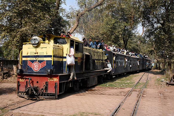 Indian Railways 2-foot gauge NDM5 807 at Motijeel