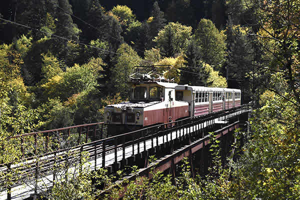 Georgian Railways 900mm gauge Skoda built Bo-Bo ChS-10 on the Tsemistskhali viaduct