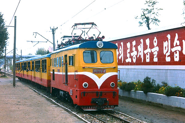 North Korean 762mm gauge train near Hamhung