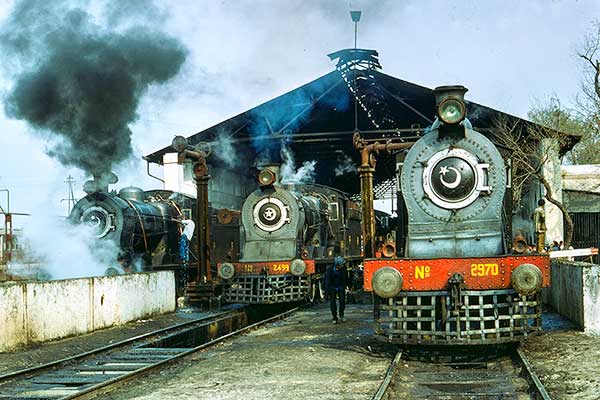 Pakistan Railways SPS 2970 and SGS 2499 at Wazirabad