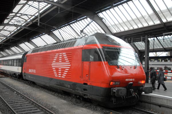 Trains at busy Zurich HB