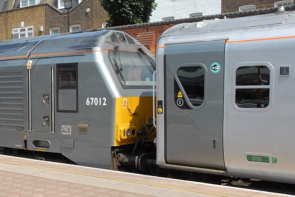 Trains on the Chiltern main line