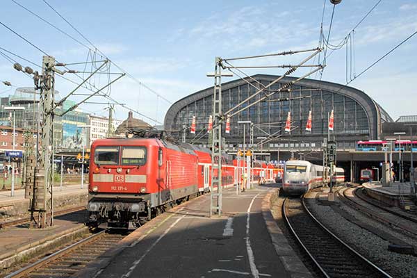 Hamburg Hbf trains
