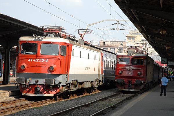 Afternoon trains at Bucuresti Nord 